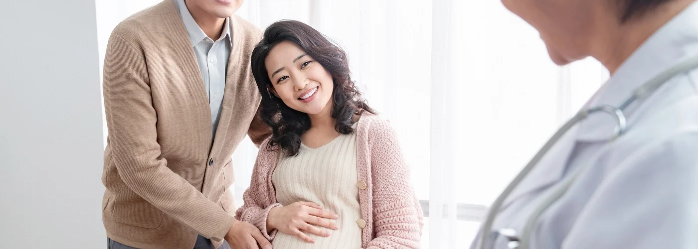 Pregnant woman consulting an O&G specialist for maternity care