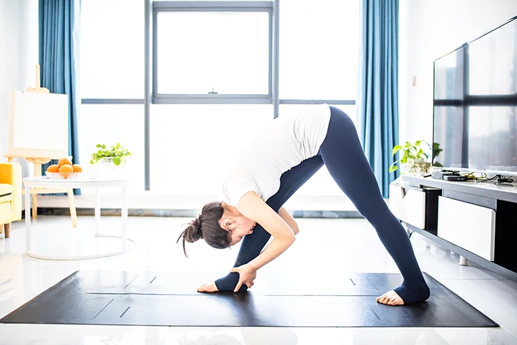 health-digest-home-workout-women-thumb