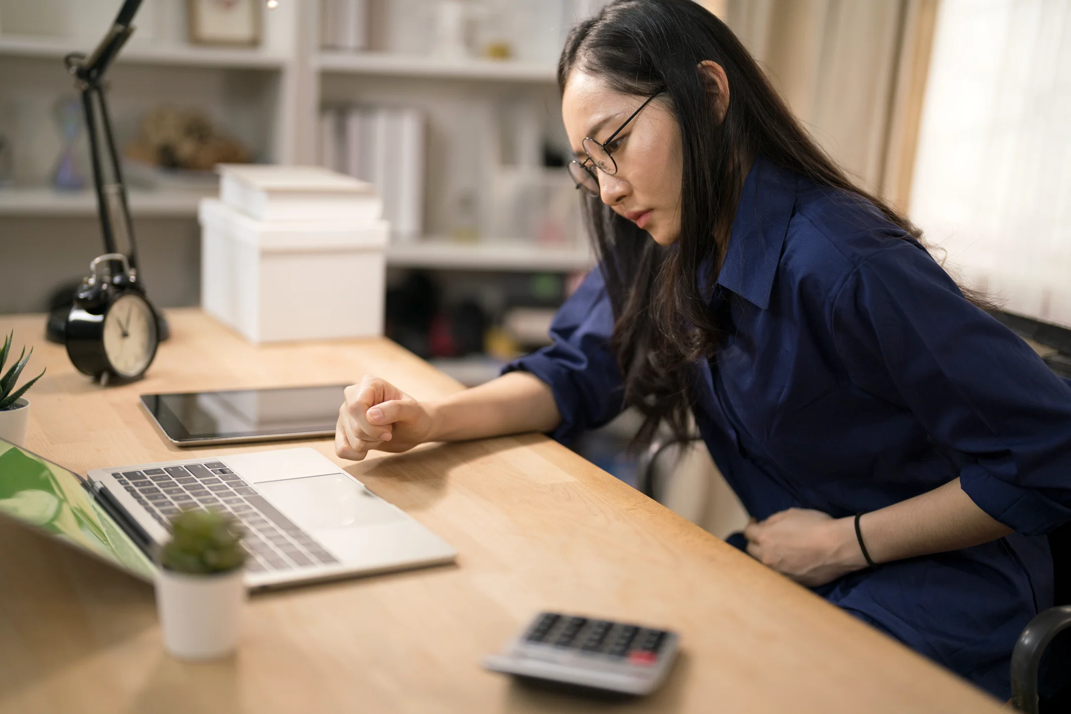 Woman experiencing endometriosis symptoms